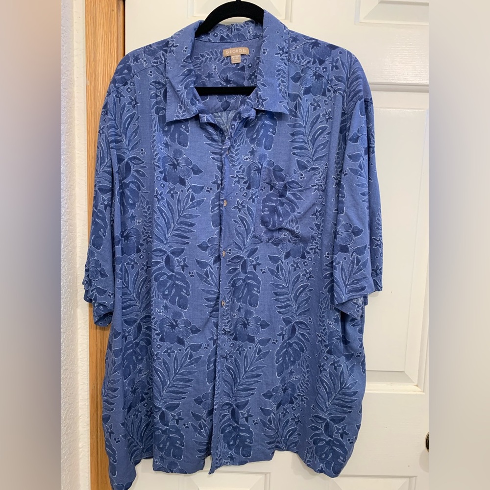 Men’s George Hawaiian shirt 2XL 50-52. Lei and leaf pattern.